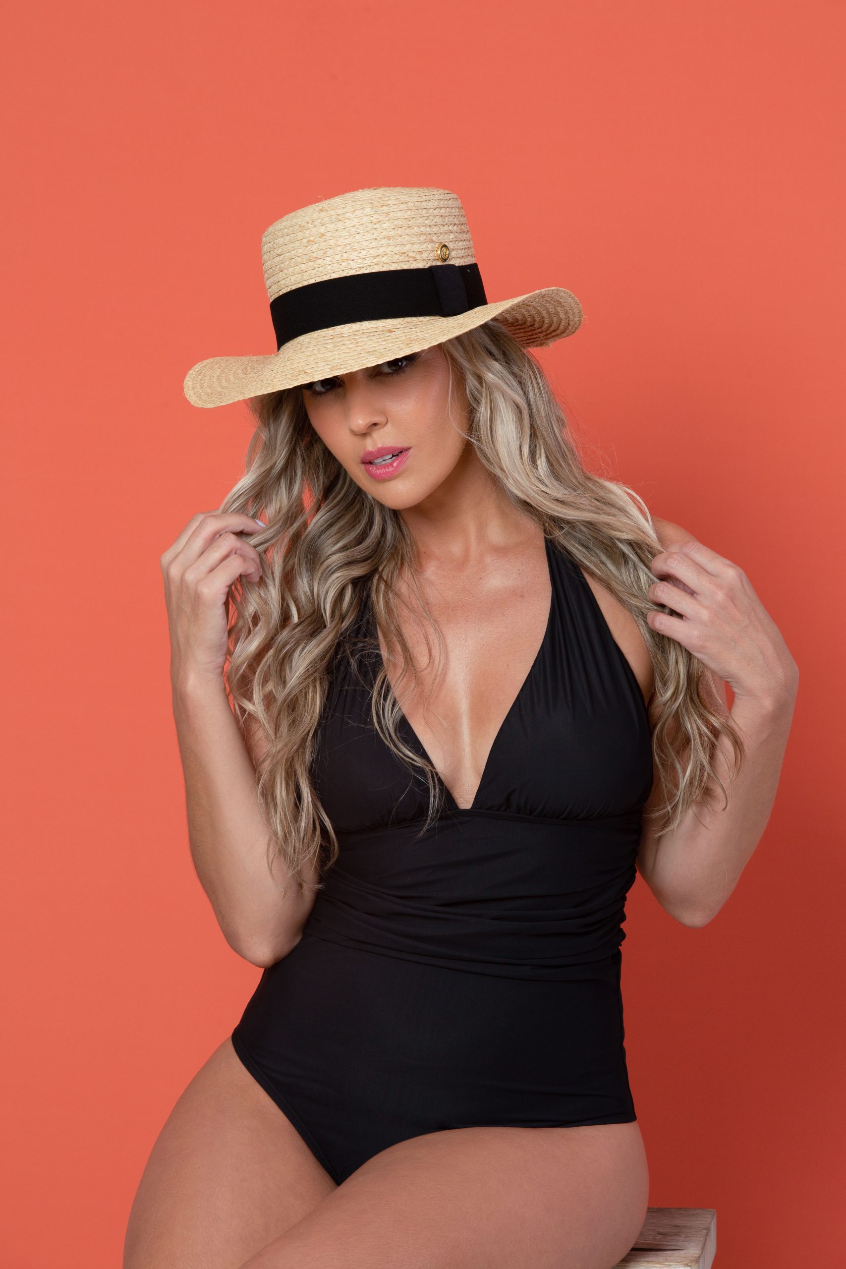 Cappello a Tesa Corta Naturale con Dettaglio Nero - immagine 2